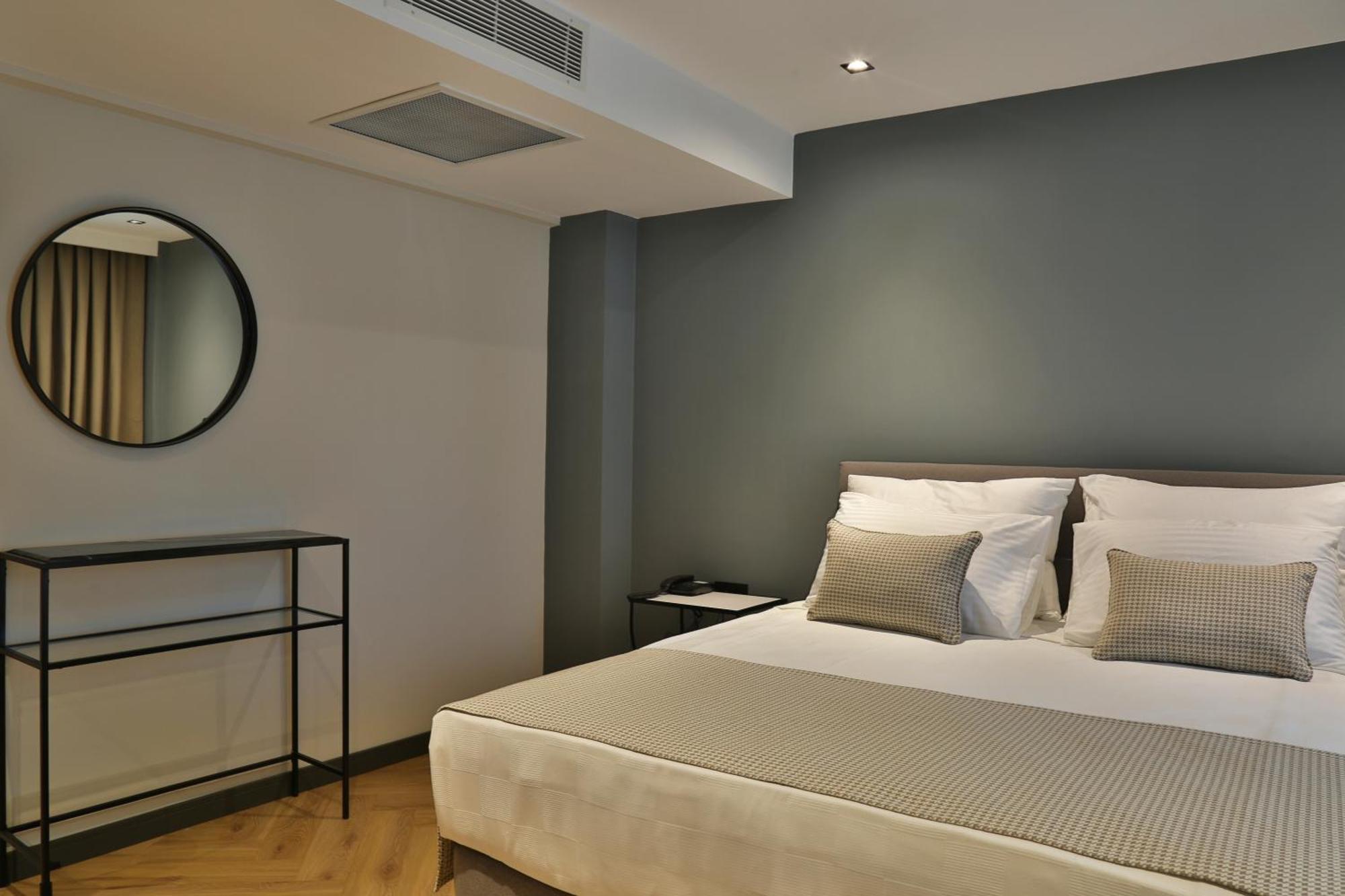 In The Middle Hotel Анталия Екстериор снимка