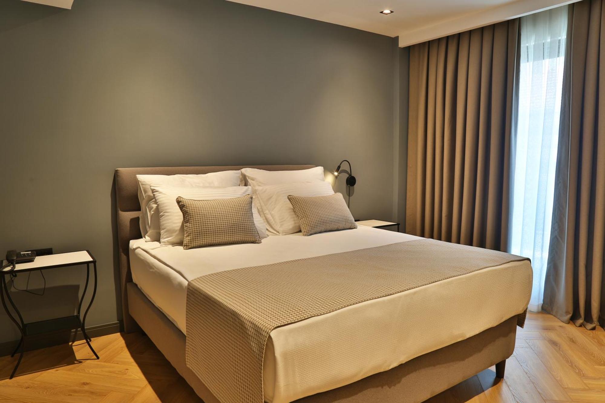 In The Middle Hotel Анталия Екстериор снимка