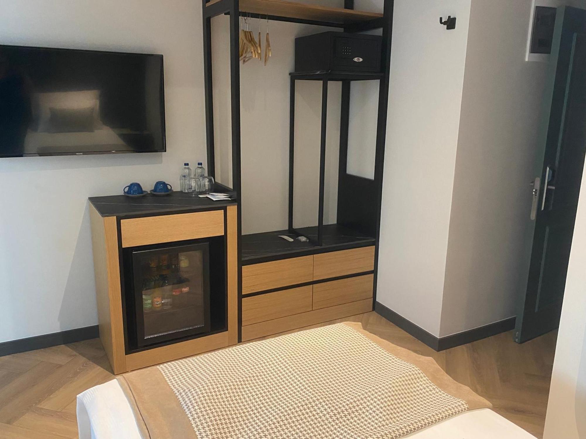 In The Middle Hotel Анталия Екстериор снимка