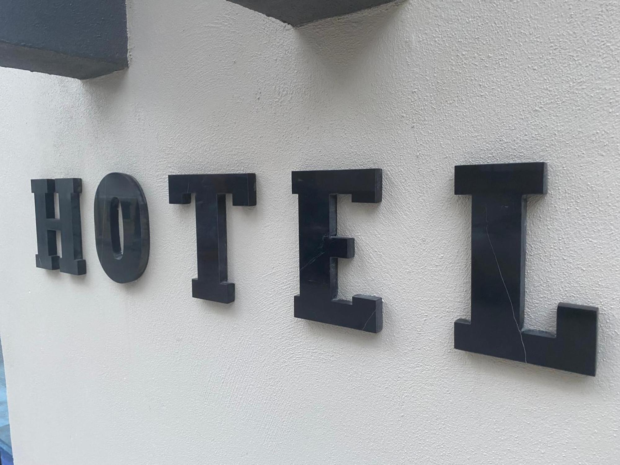 In The Middle Hotel Анталия Екстериор снимка