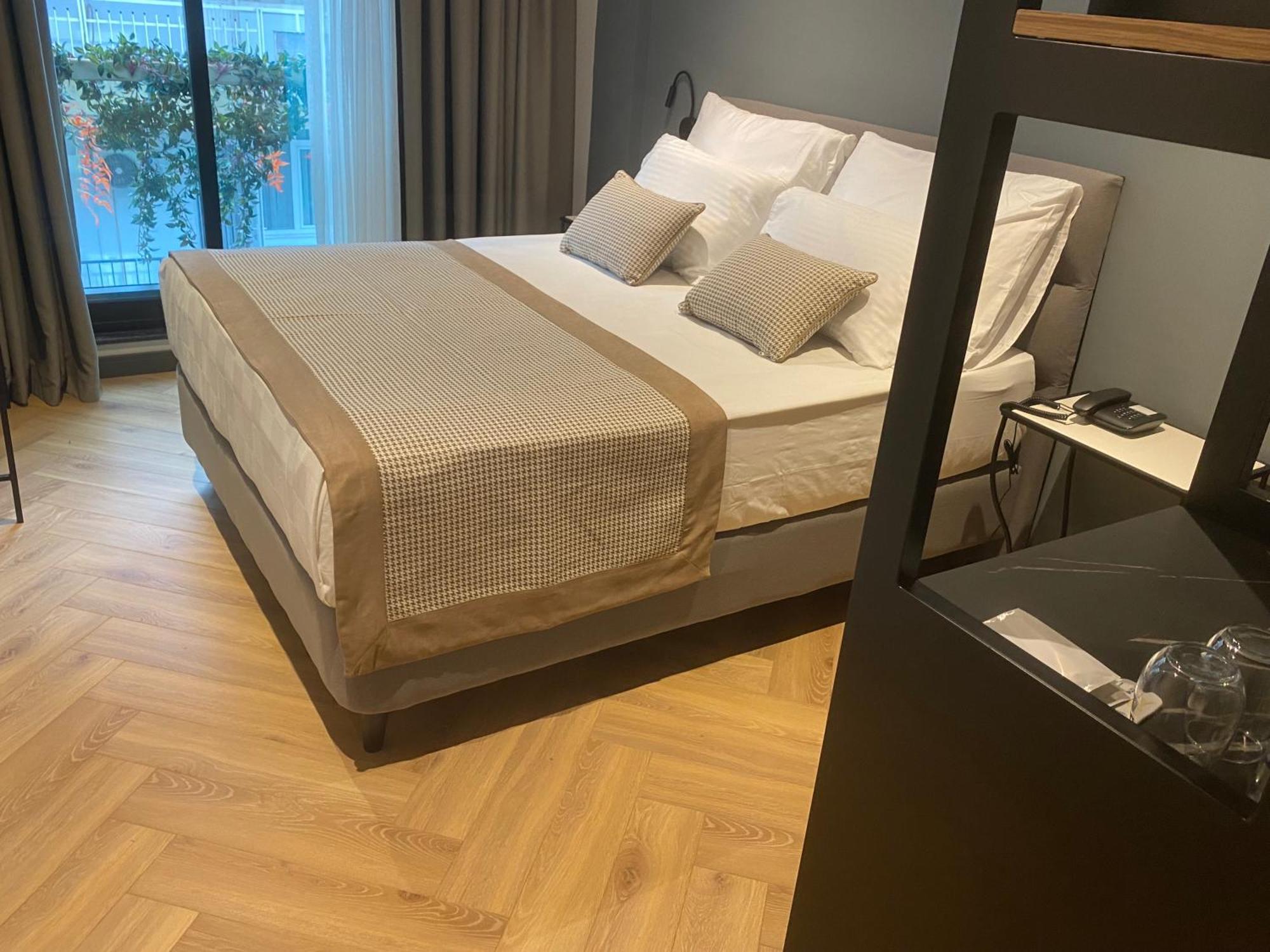 In The Middle Hotel Анталия Екстериор снимка