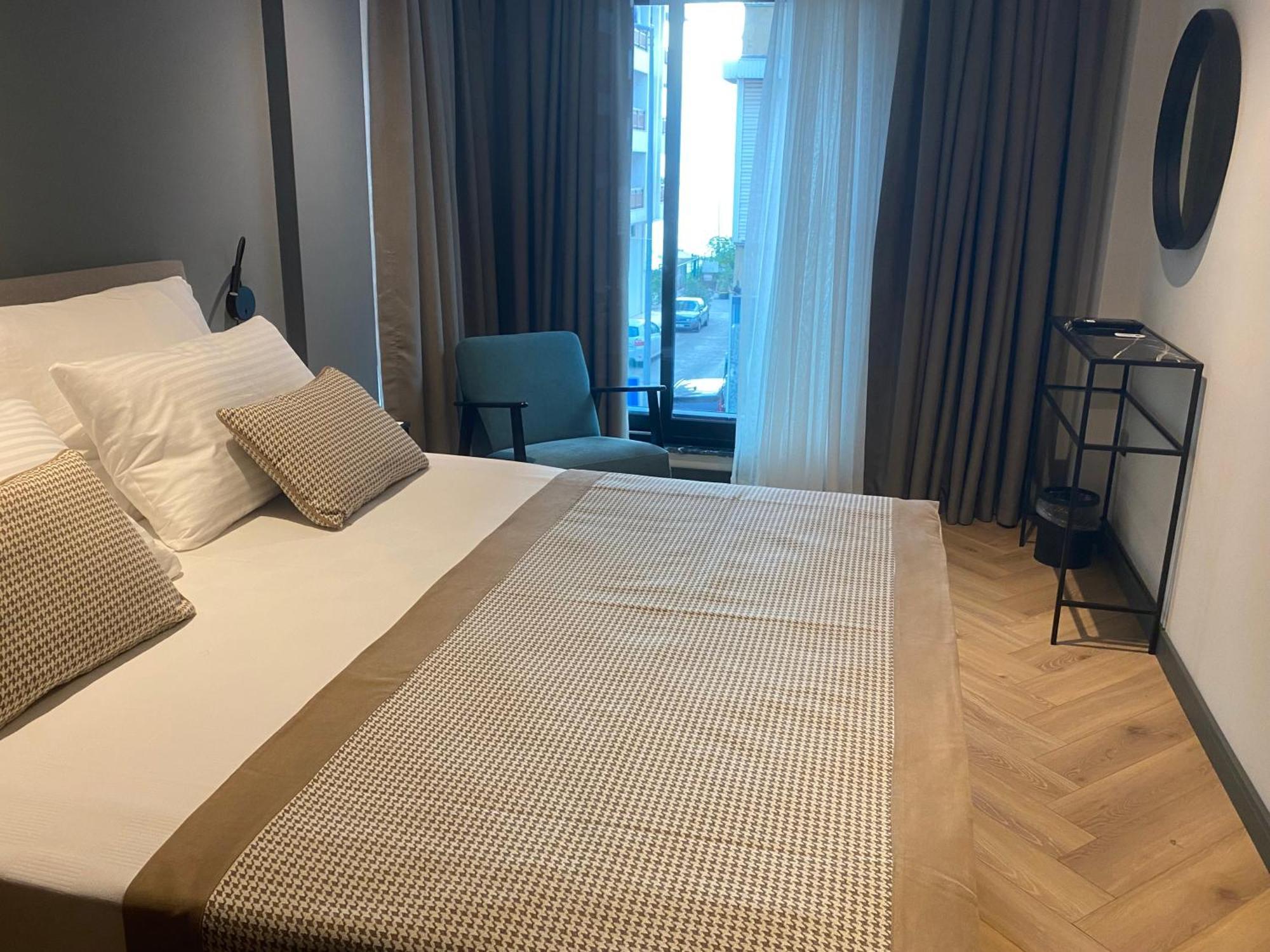 In The Middle Hotel Анталия Екстериор снимка