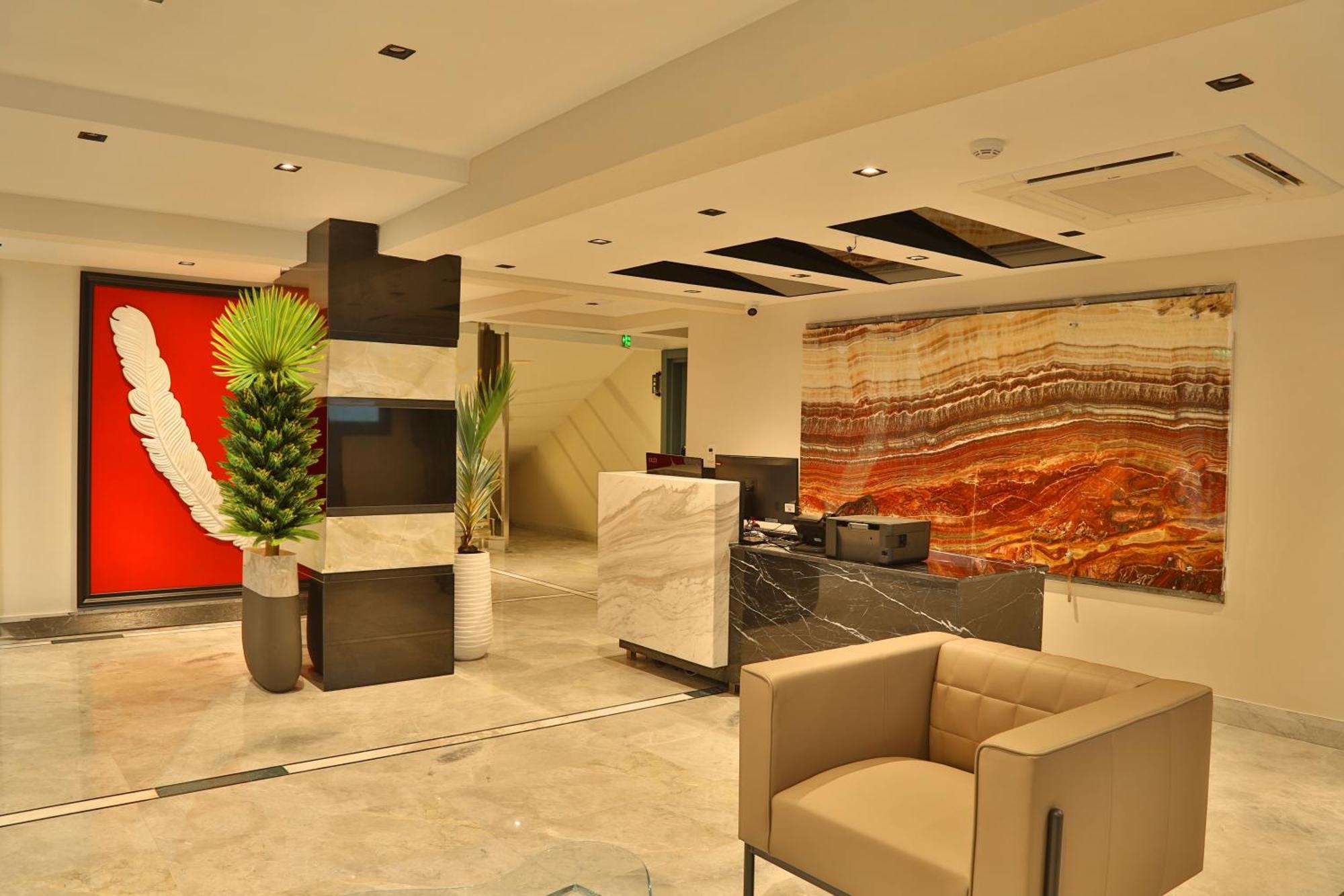 In The Middle Hotel Анталия Екстериор снимка