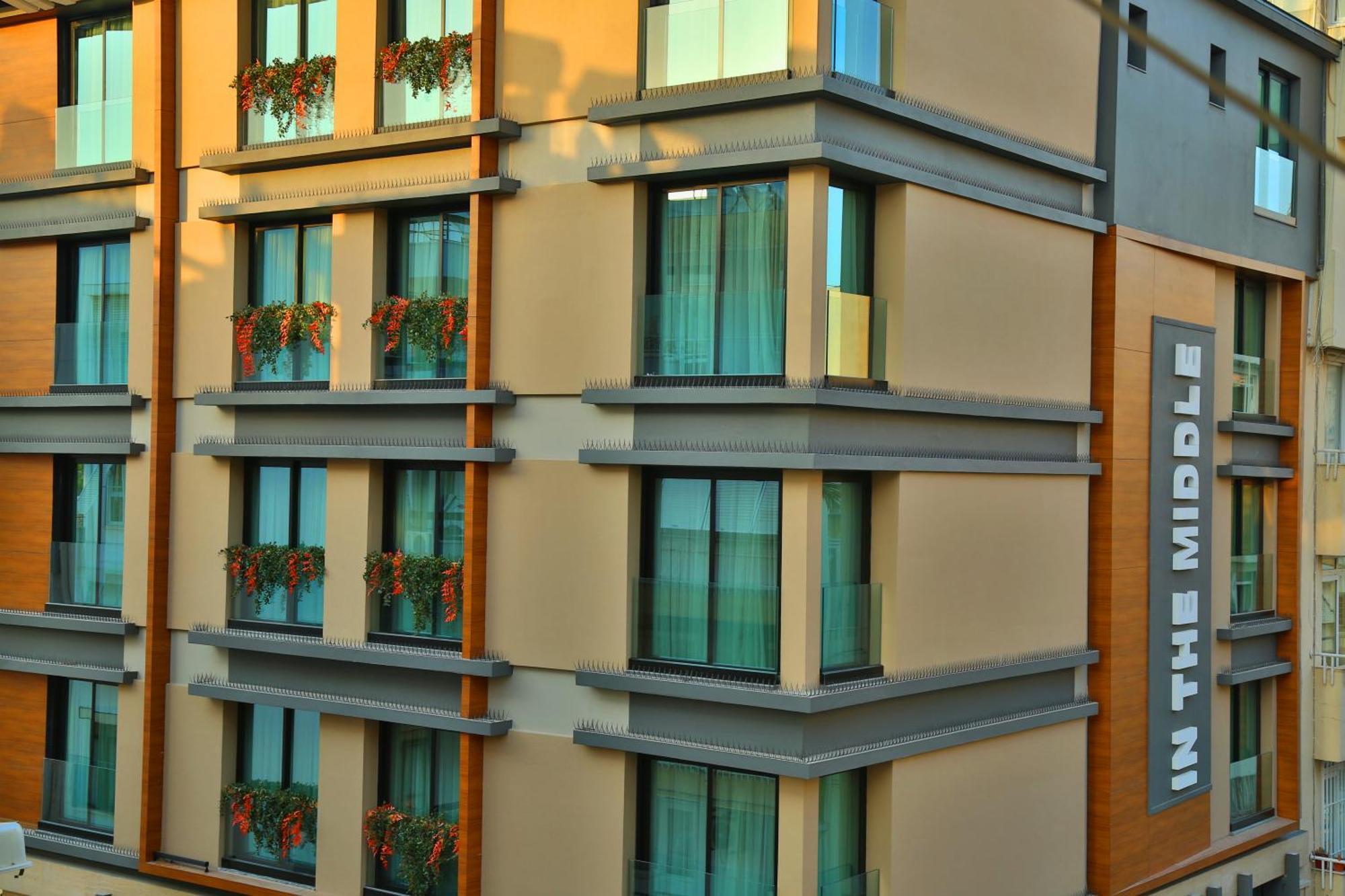 In The Middle Hotel Анталия Екстериор снимка