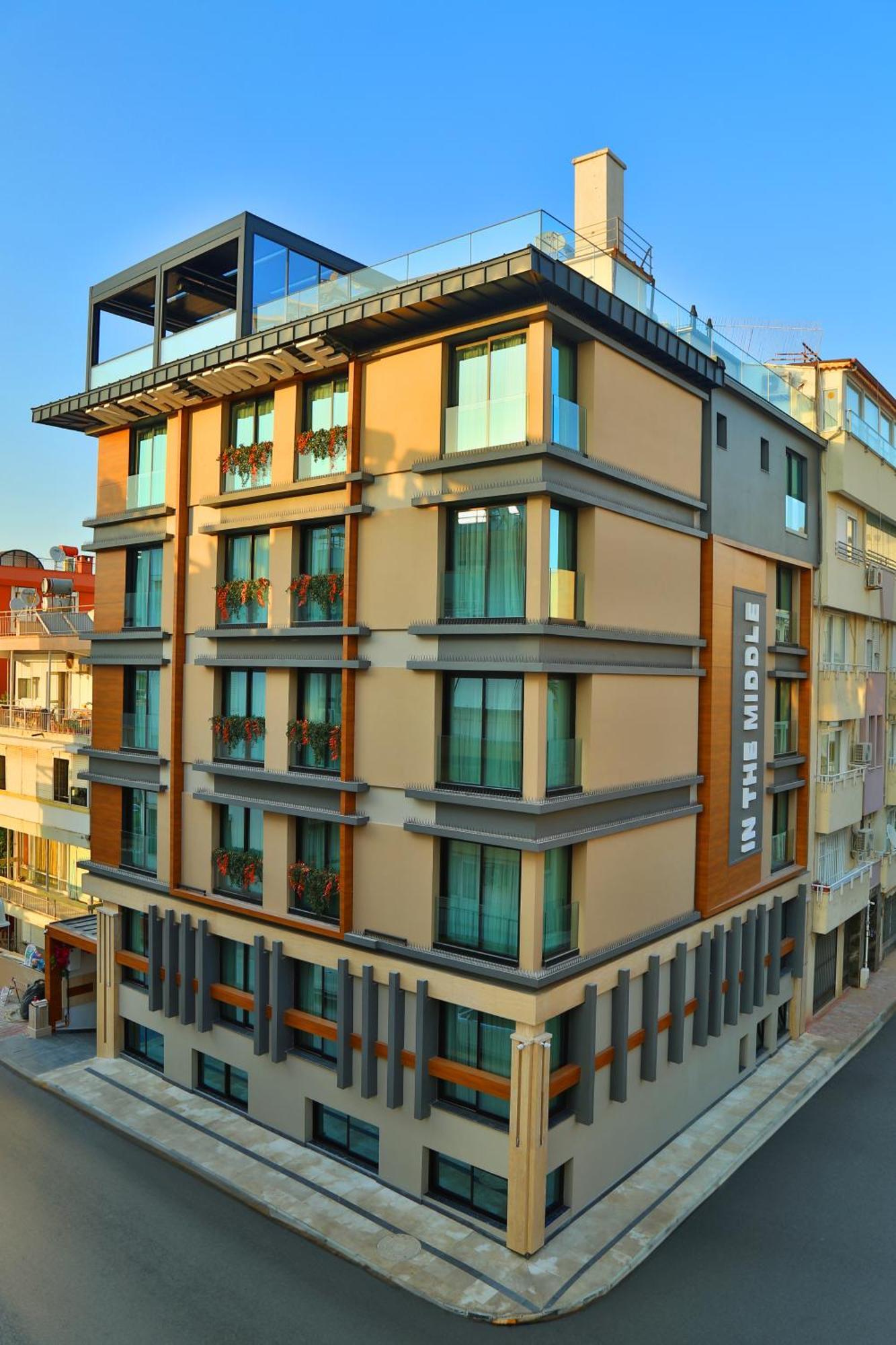 In The Middle Hotel Анталия Екстериор снимка