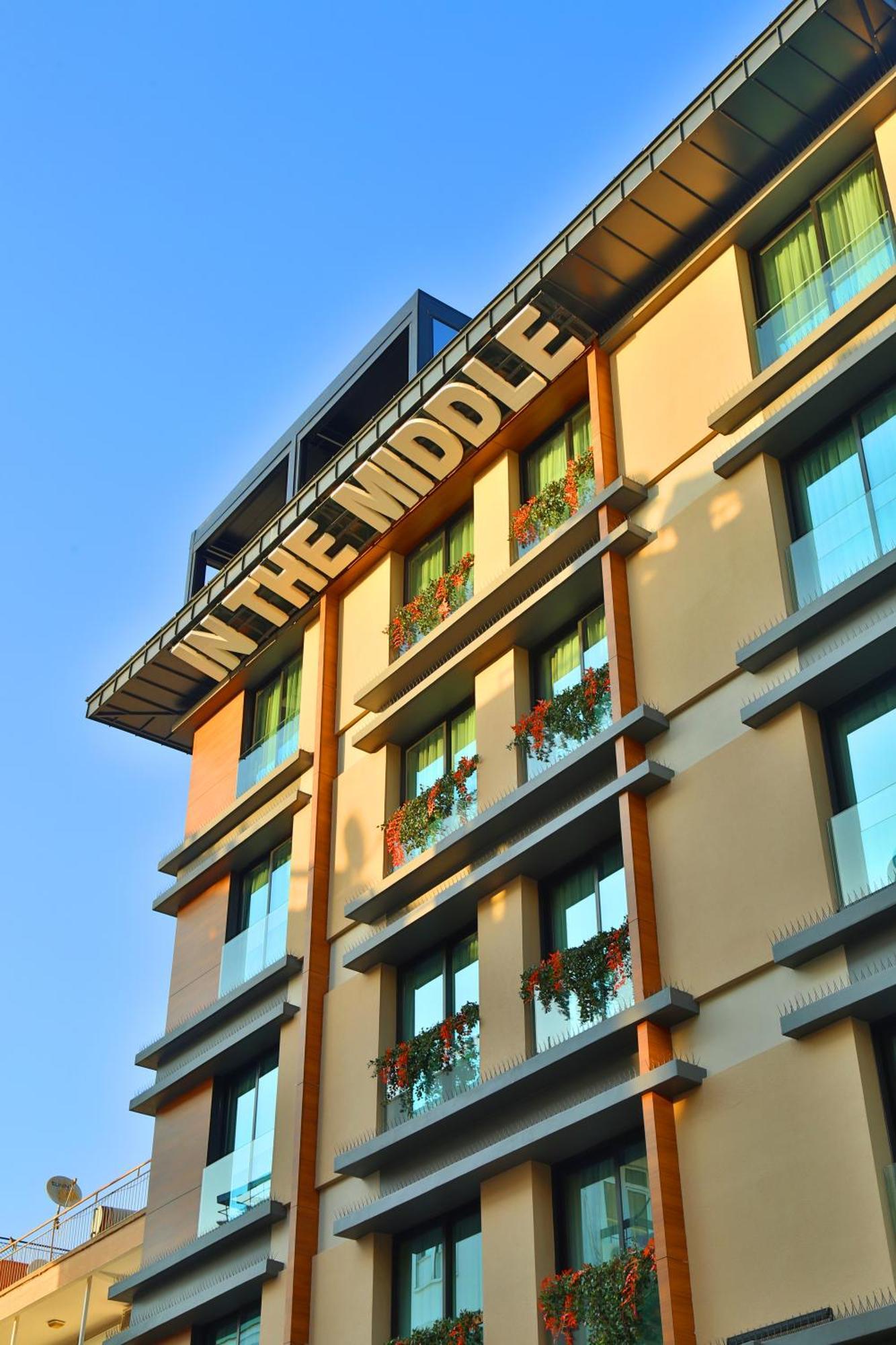 In The Middle Hotel Анталия Екстериор снимка
